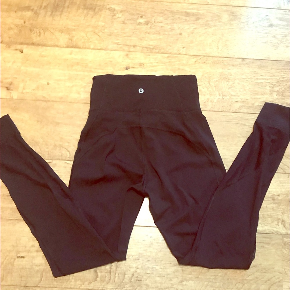 •Size 6 lulu lemons•